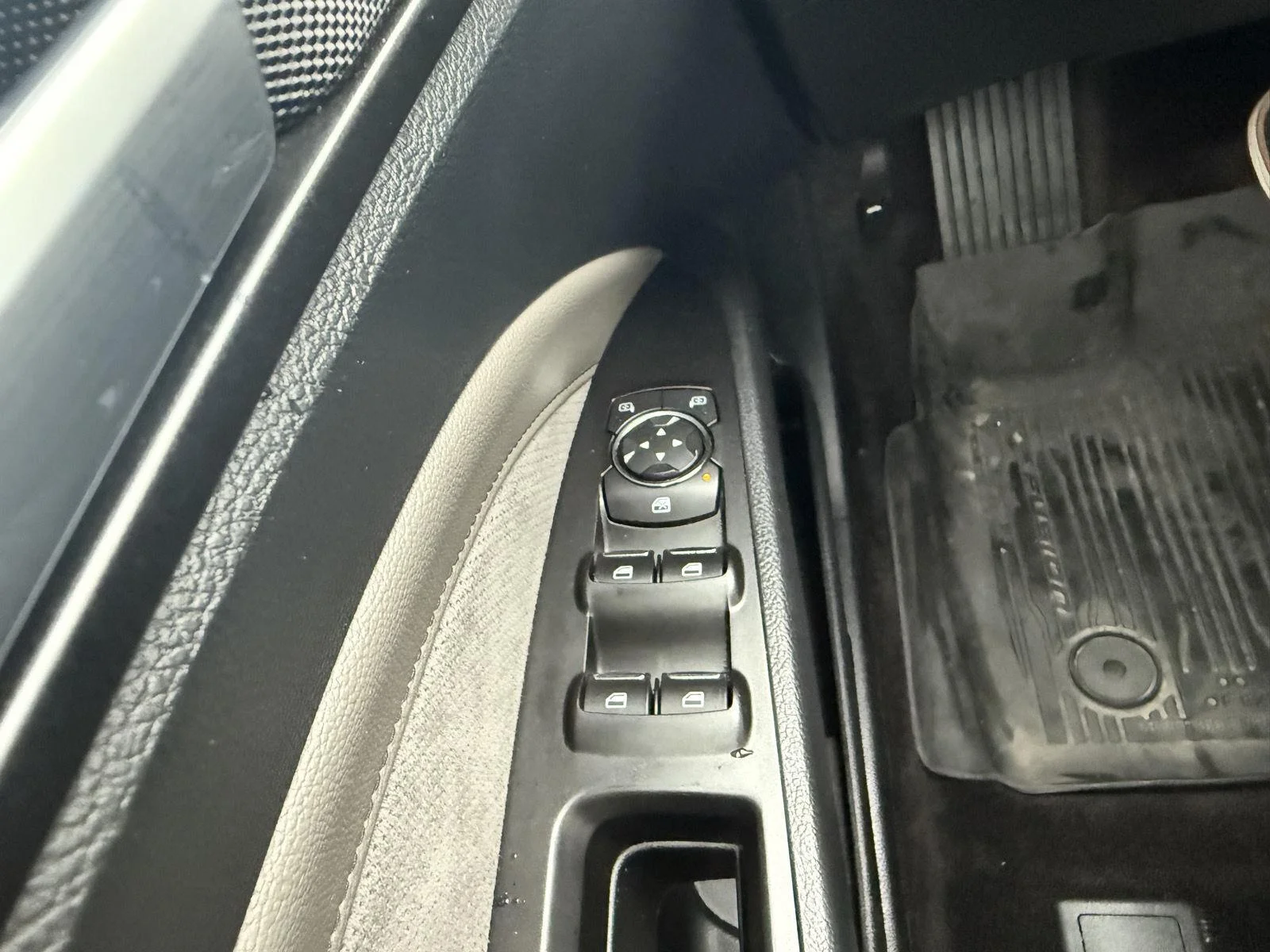 Used 2017 Magnetic Ford Sport image 13