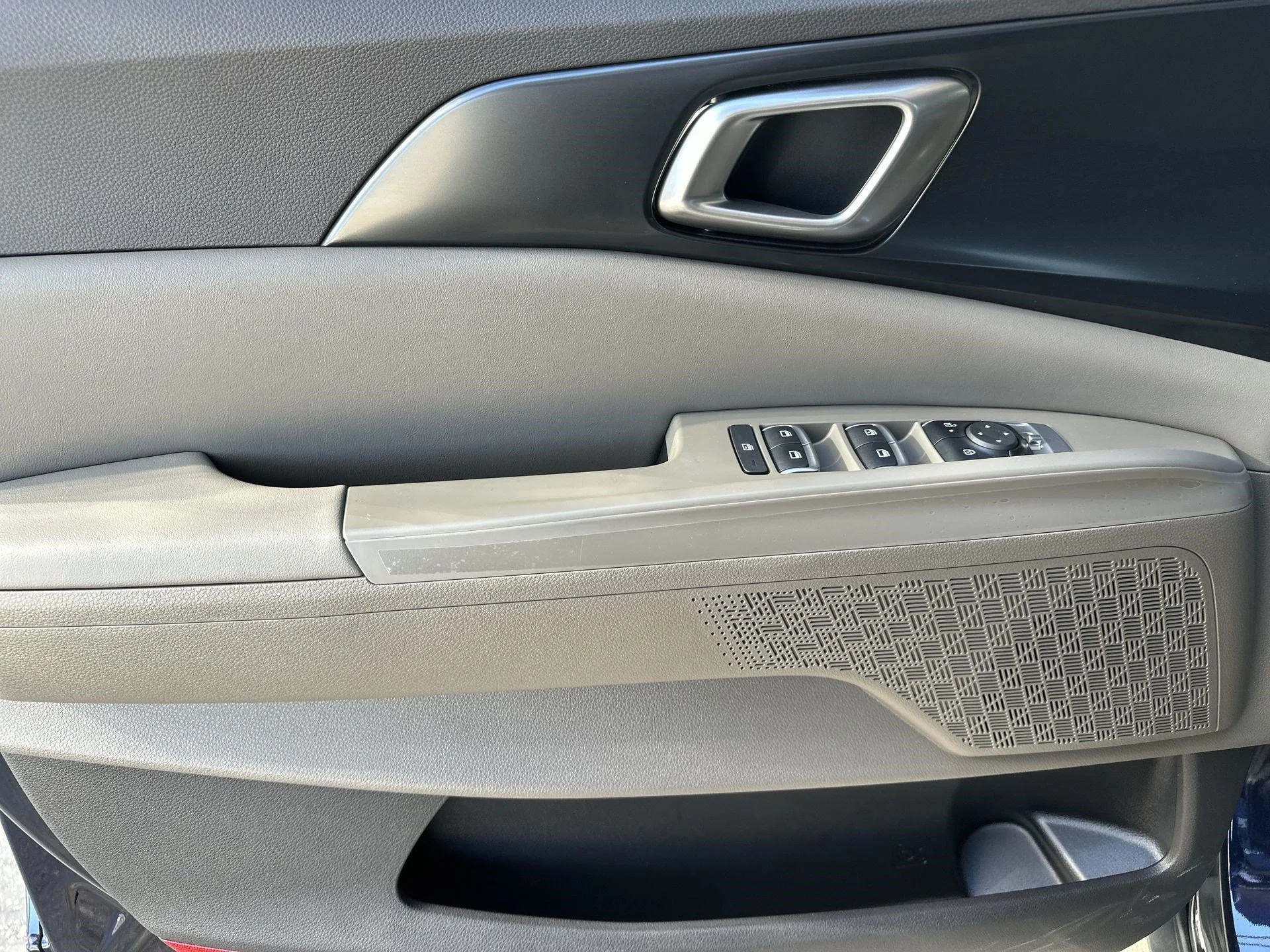 New 2026 Snow White Pearl Kia LXS image 28