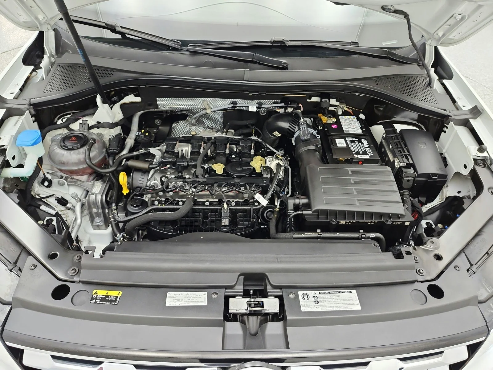 Used 2019 Pure White Volkswagen 2.0T SE FWD image 16