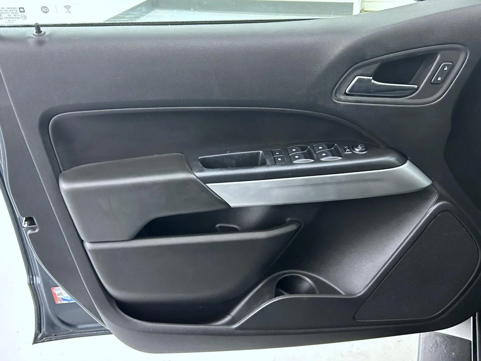 Used 2019 Gray Chevrolet LT image 9
