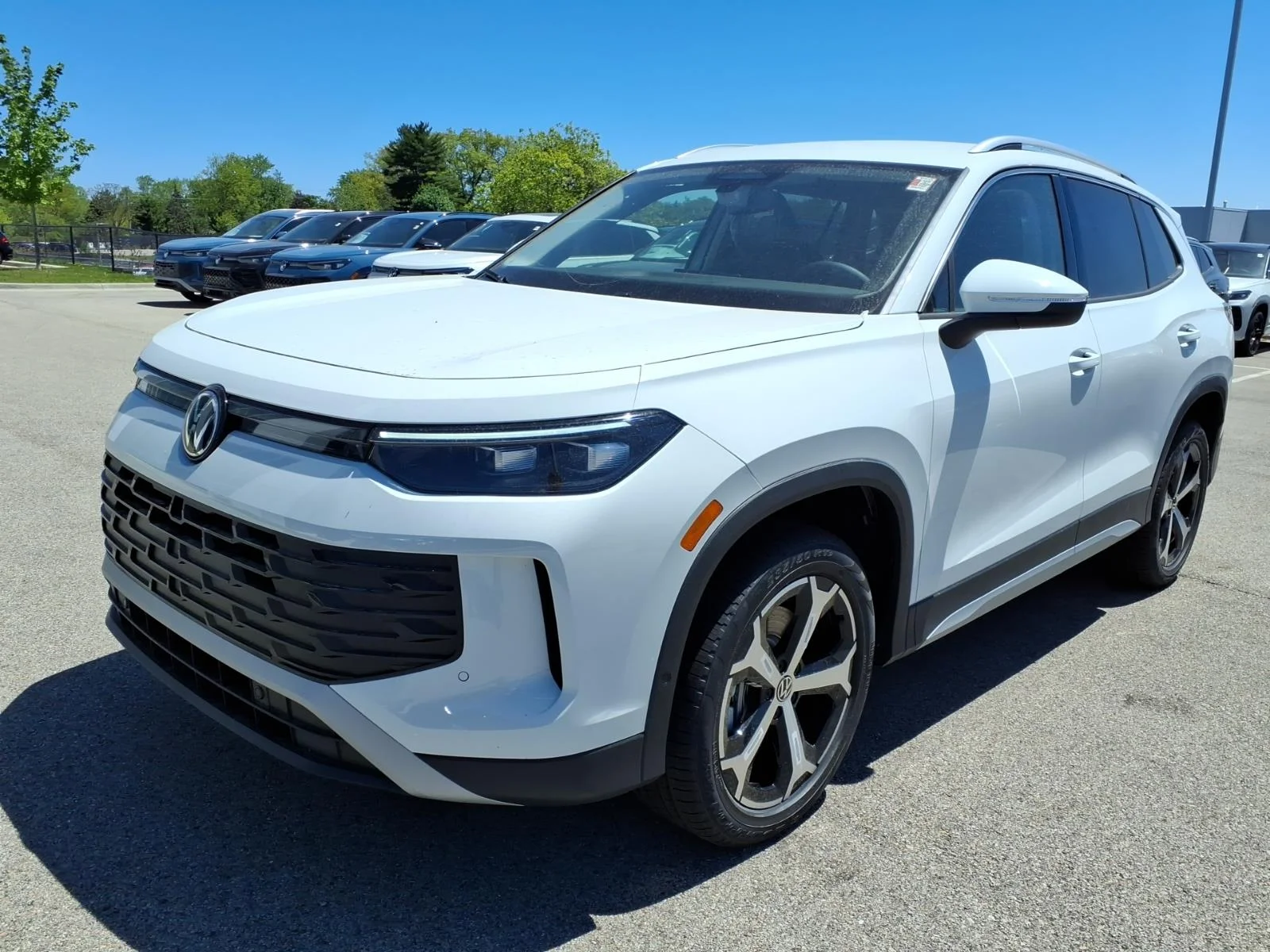 New 2026 Pure White Volkswagen SE 4MOTION image 2