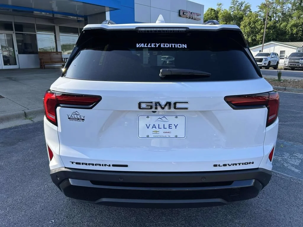 New 2027 Summit White GMC Elevation image 5