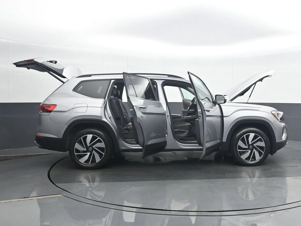 Used 2024 Silver Volkswagen 2.0T SE w/Technology image 38