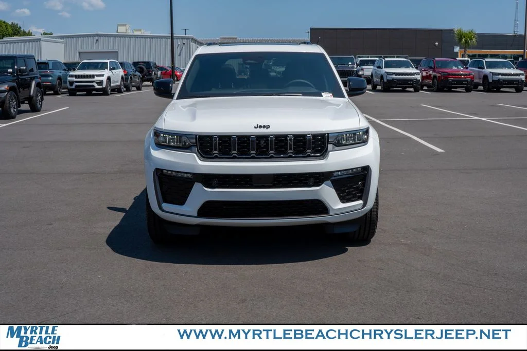 New 2026 Bright White Clear-Coat Exterior Paint Jeep Limited Reserve image 9