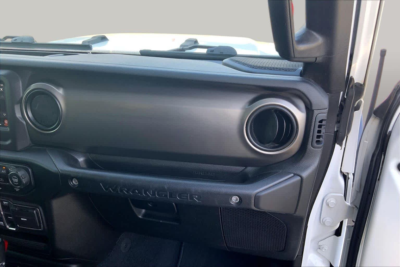 Used 2019 Bright White Clearcoat Jeep Sport S image 19