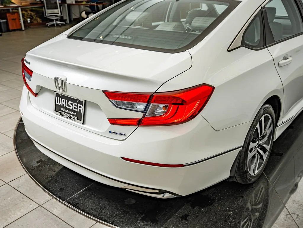 Used 2018 White Orchid Pearl Honda EX-L image 19