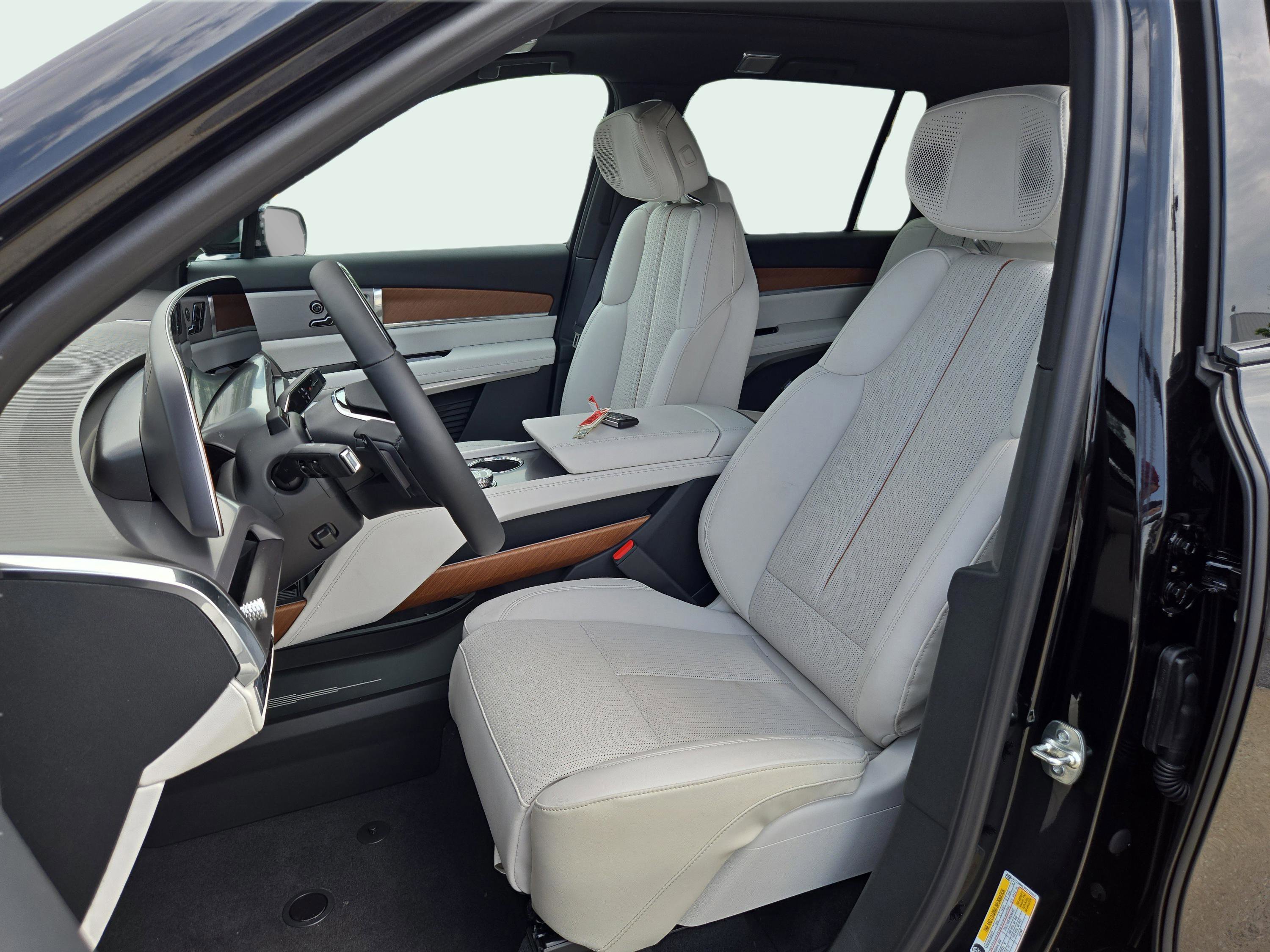 2026 Cadillac VISTIQ Sport - Photo 20