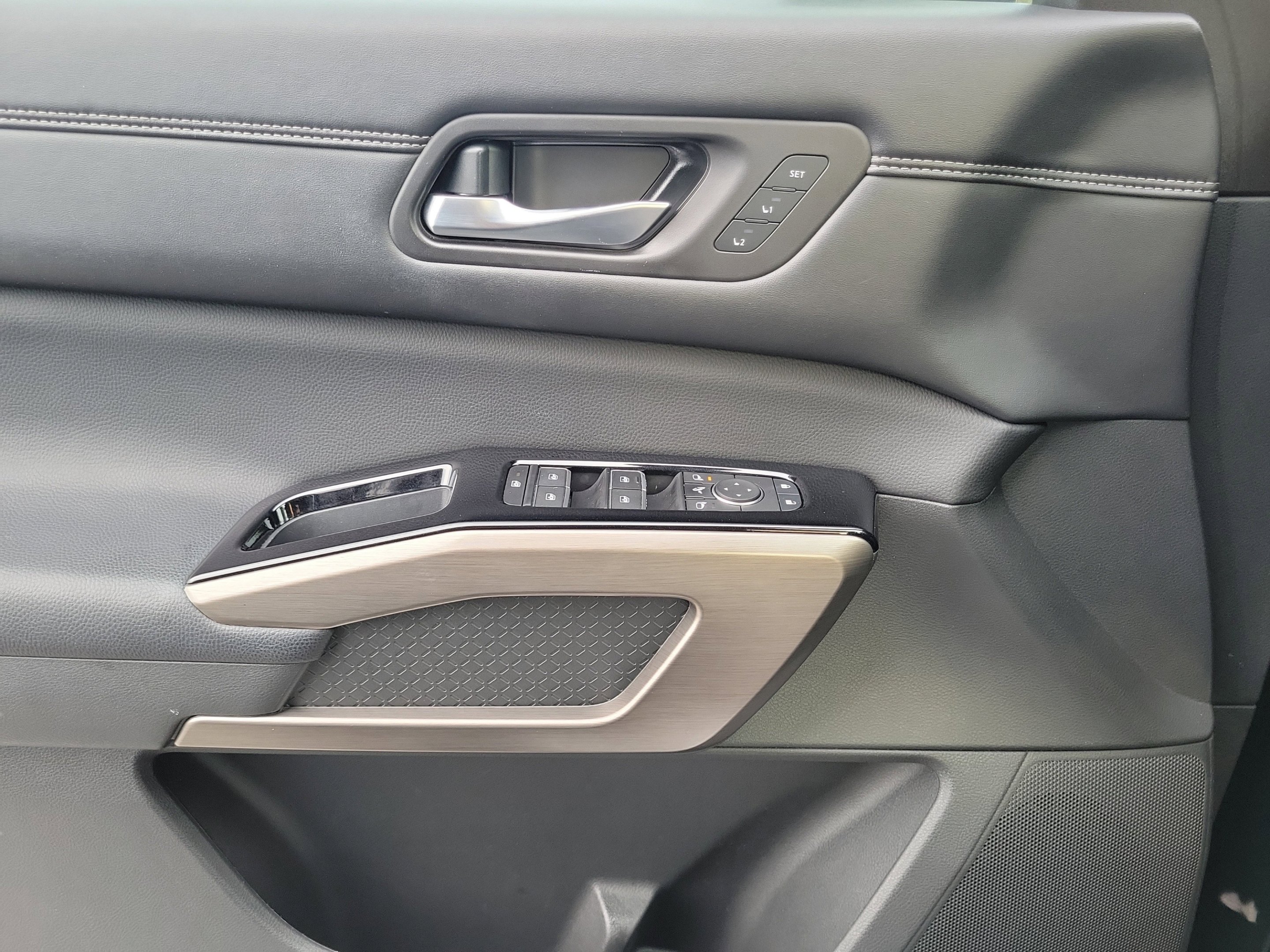 Used 2024 Obsidian Green Pearl Nissan Platinum image 26