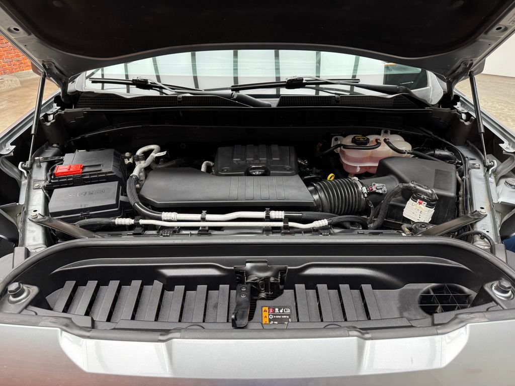 Used 2024 Silver GMC Elevation image 30