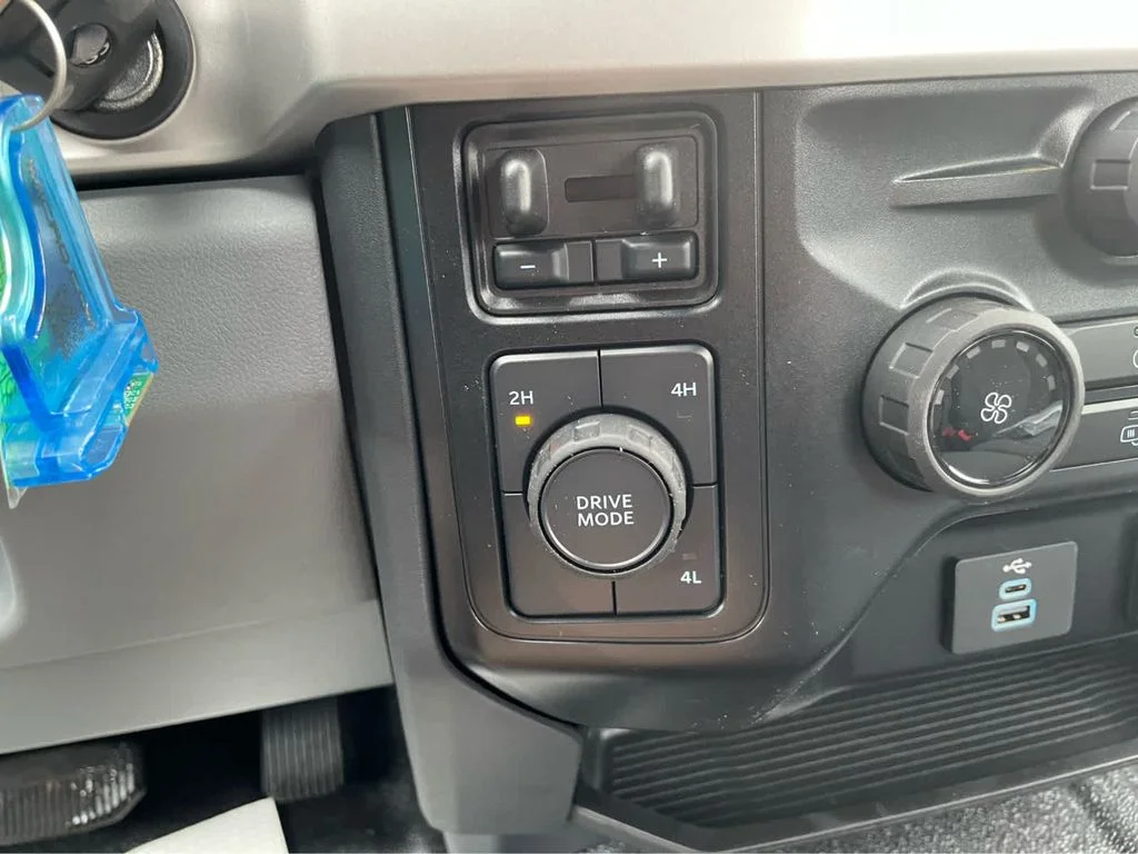 2025 Ford F-550 Super Duty Chassis Cab XL - Photo 18