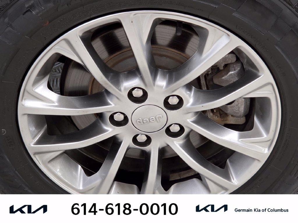 Used 2021 Silver Jeep Latitude Lux image 13