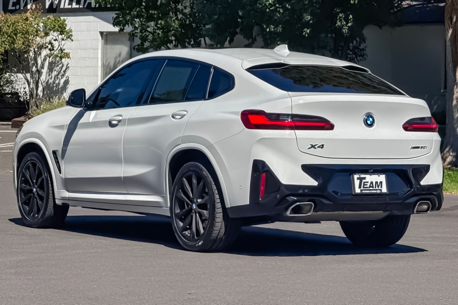 Used 2025 White BMW xDrive30i image 6