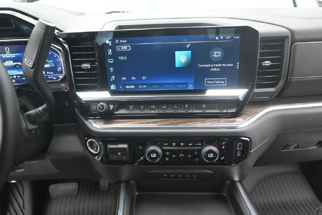 Used 2024 Summit White Chevrolet LT image 8