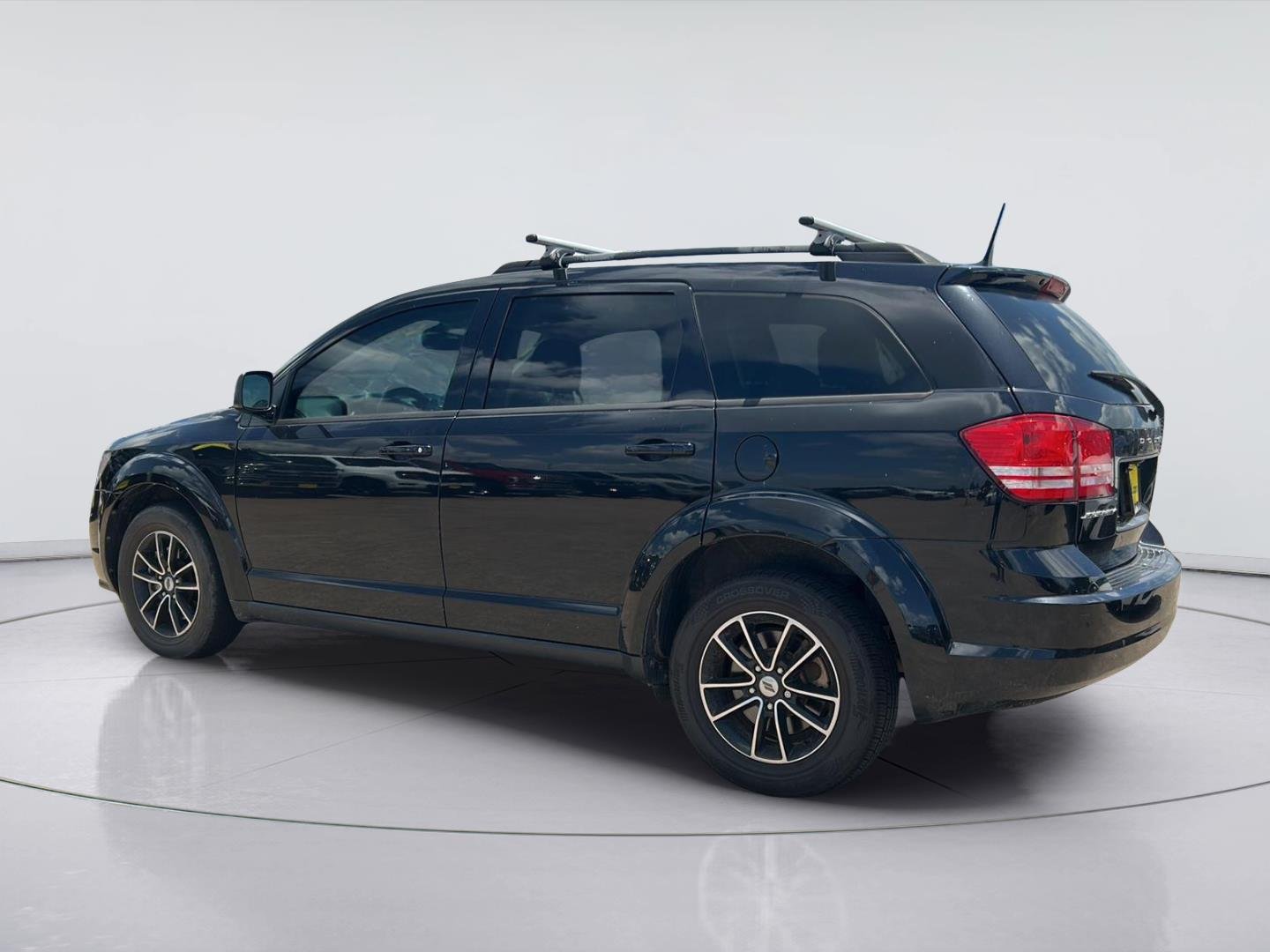 Used 2018 Pitch Black Clearcoat Dodge SE image 7