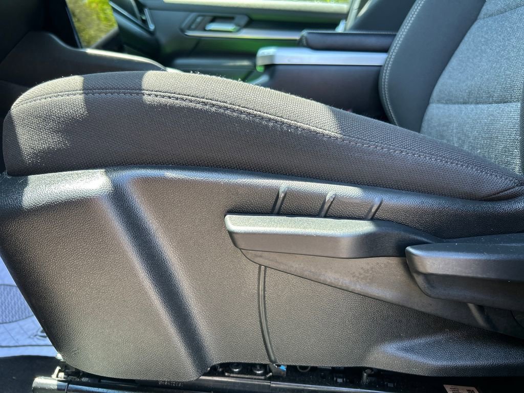 Used 2025 Ebony Twilight Metallic GMC Elevation image 19