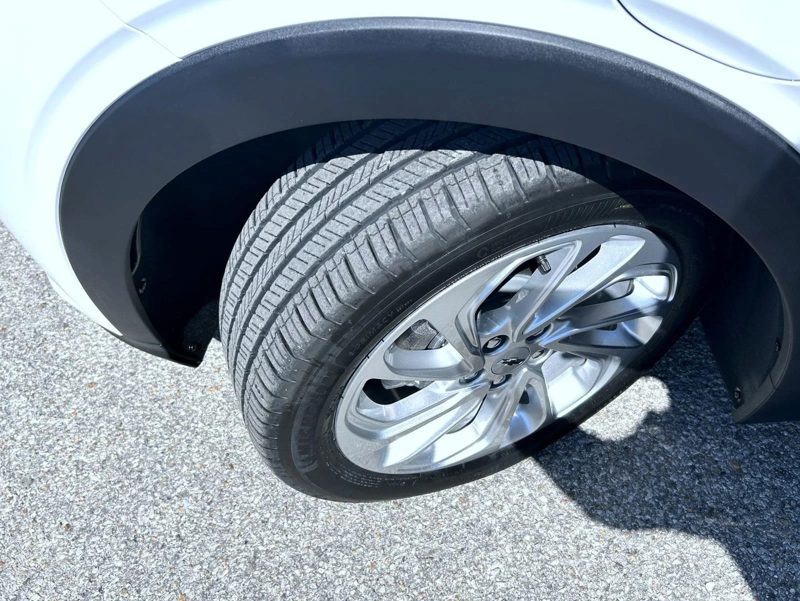 New 2027 Summit White Chevrolet LT image 23