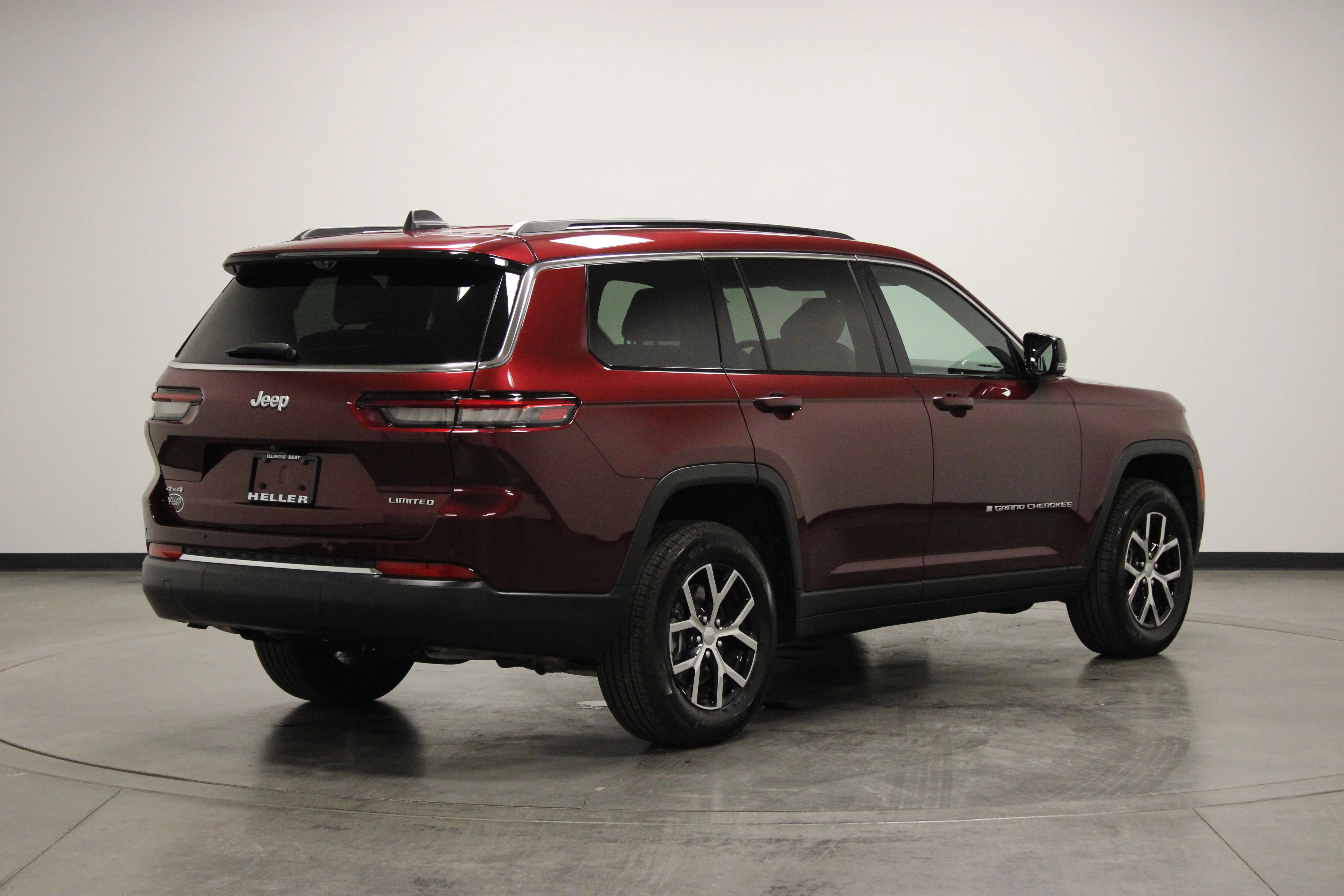 Used 2024 Velvet Red Pearlcoat Jeep Limited image 8