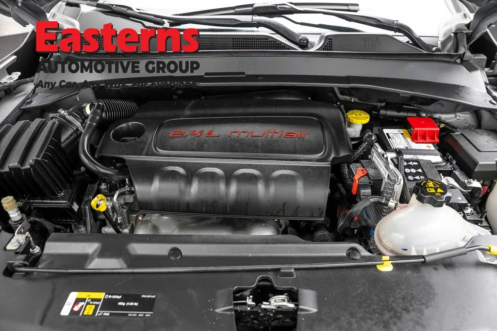 Used 2022 Silver Jeep Latitude image 7