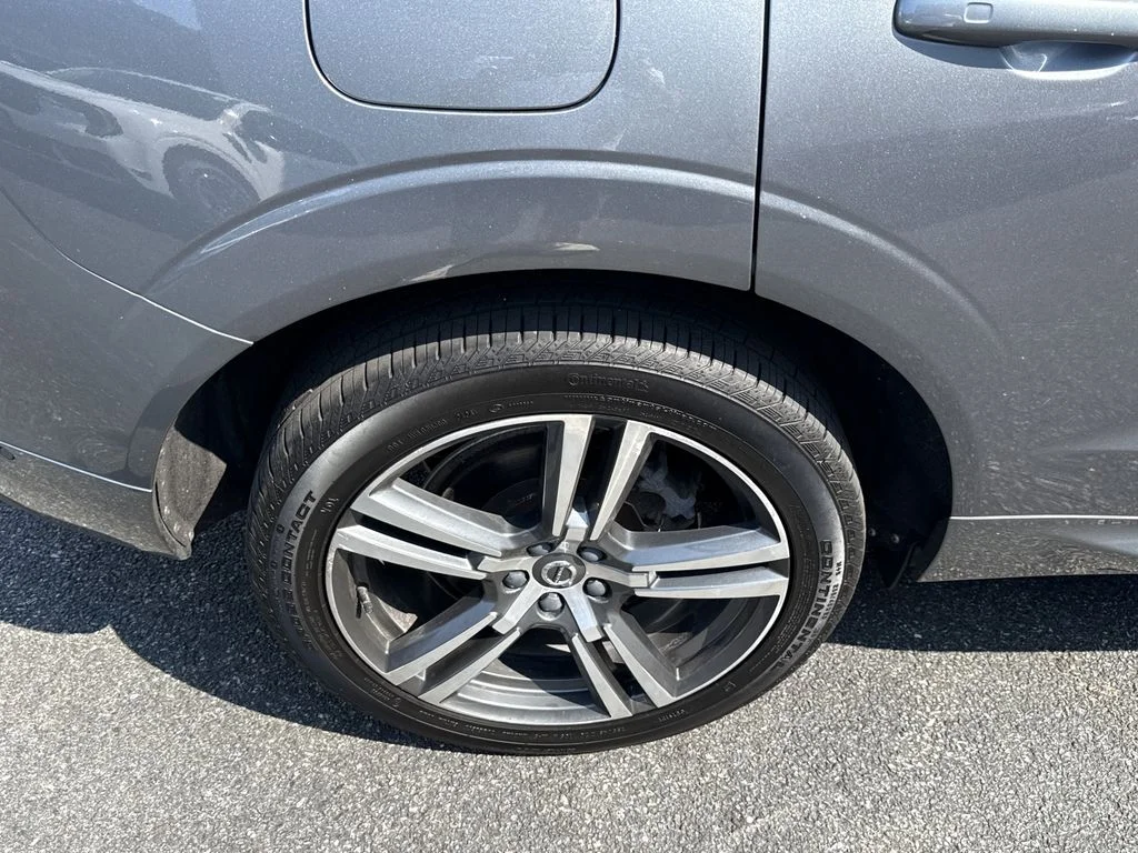 Used 2019 Gray Volvo T6 Momentum image 9
