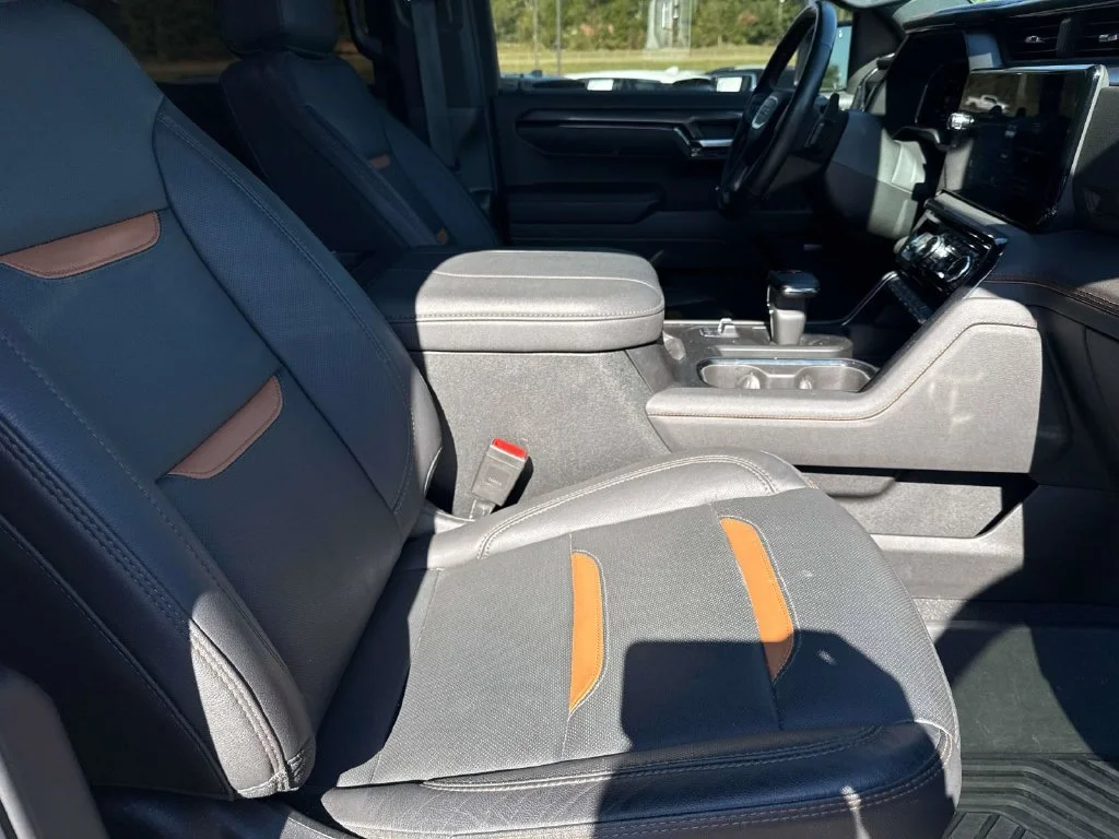 Used 2024 White GMC AT4 image 14