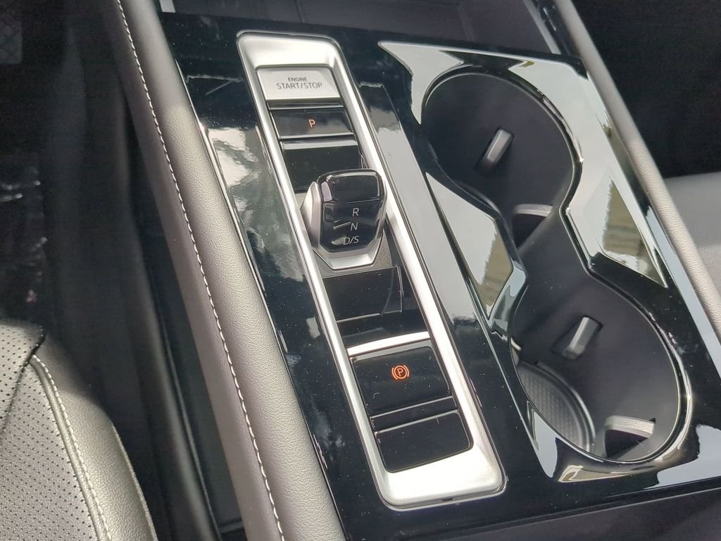 New 2026 Black Volkswagen 2.0T SE w/Technology image 28