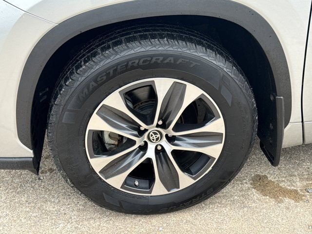 2024 Toyota Highlander XLE - Photo 11