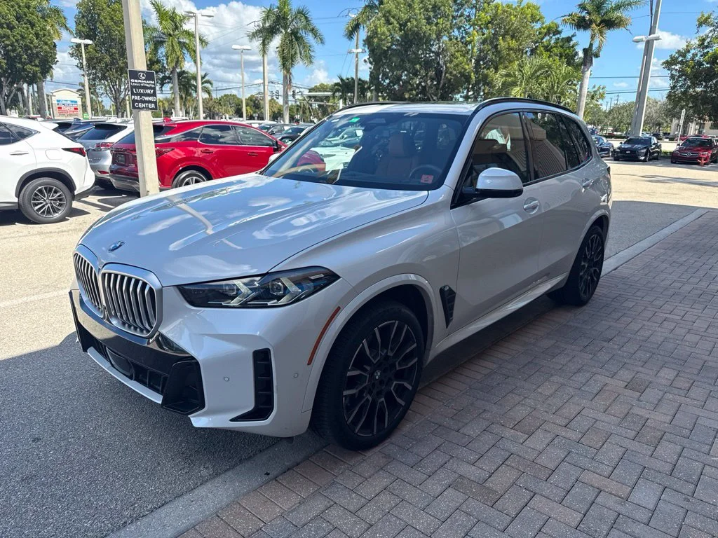 Used 2024 White BMW sDrive40i image 1