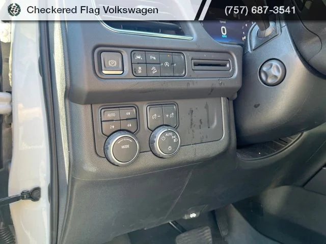 Used 2023 Iridescent Pearl Tricoat Chevrolet Premier image 17
