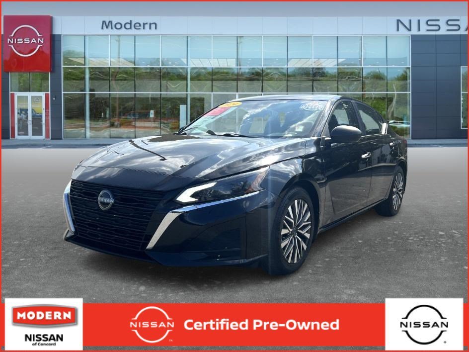 Used 2024 Super Black Nissan 2.5 SV image 1