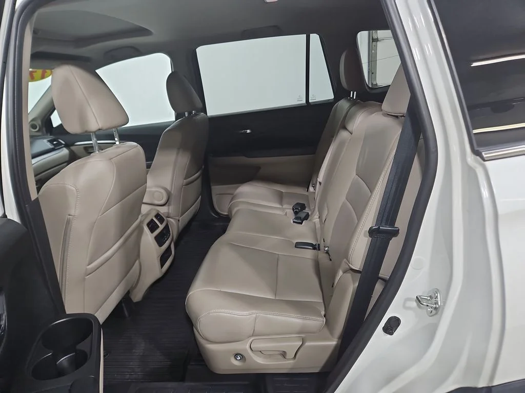 Used 2017 White Honda EX-L image 24