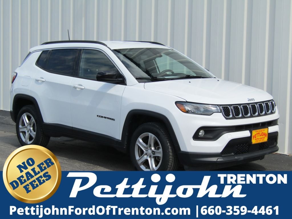 Used 2024 White Jeep Latitude image 1