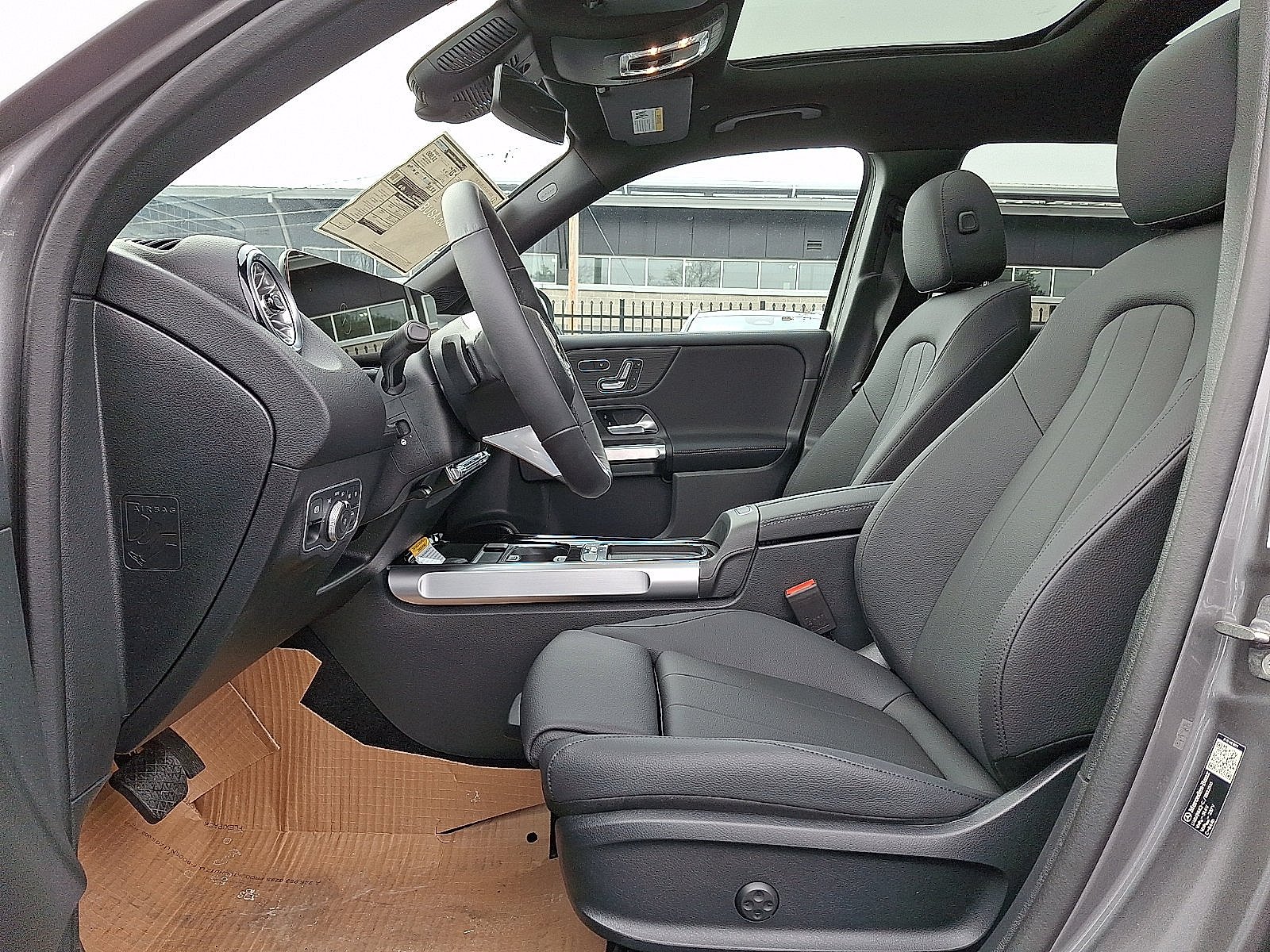 Used 2026 Mountain Grey Metallic Mercedes-Benz GLB 250 image 8