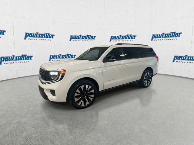 New 2027 Star White Metallic Tri-Coat Ford Platinum image 5
