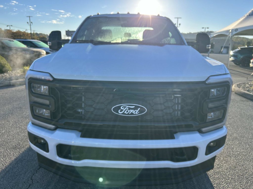 New 2027 Oxford White Ford F-350® XL image 7
