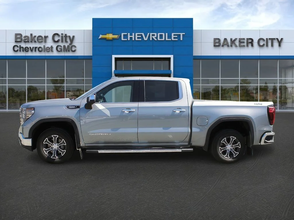 Used 2024 Sterling Metallic GMC SLT image 4