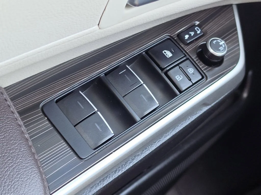 Used 2023  Toyota Platinum image 16
