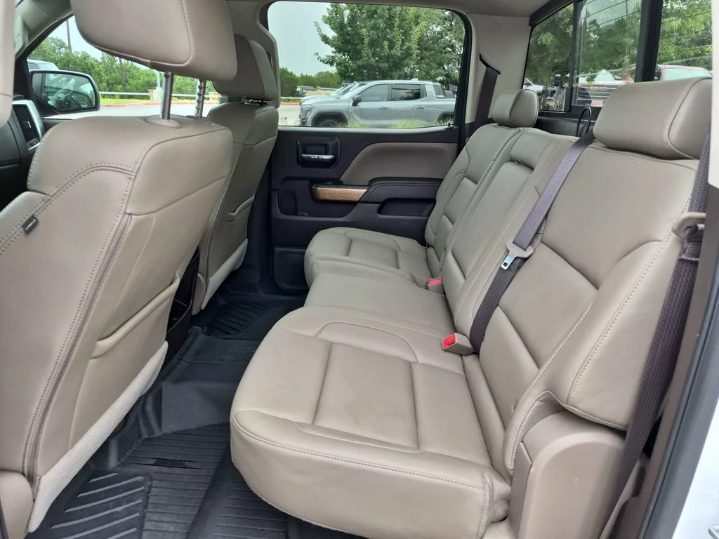 Used 2018 IRIDESCENT PEARL TRICOAT Chevrolet LTZ image 35