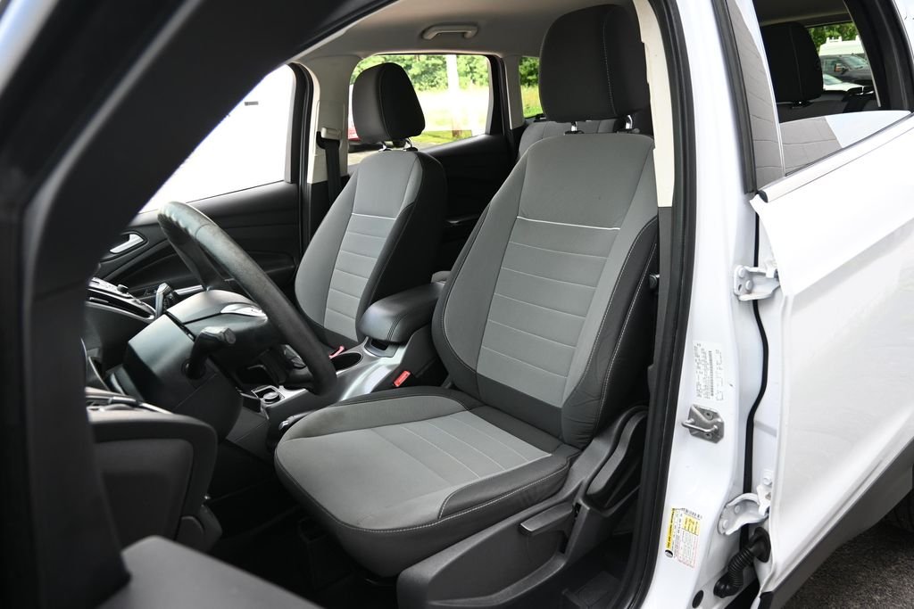 Used 2013 Oxford White Ford SE image 19