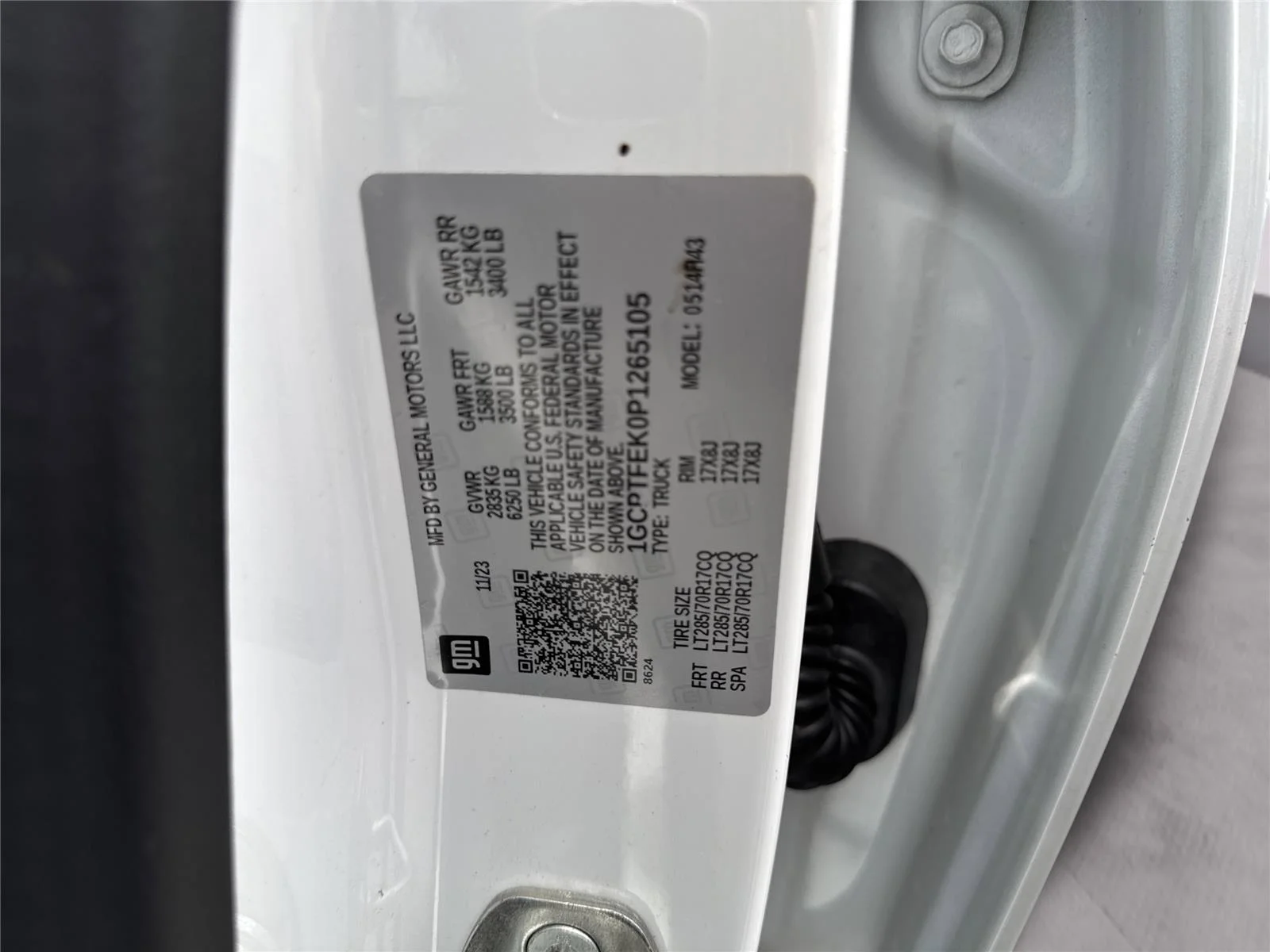 Used 2023 Summit White Chevrolet ZR2 image 38