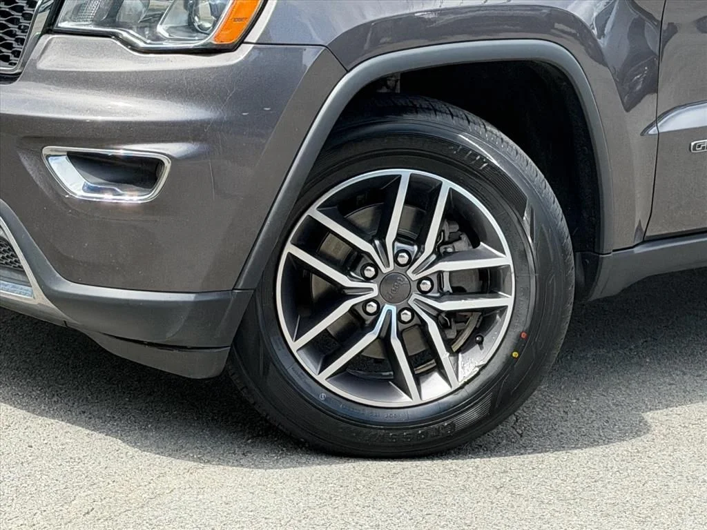 Used 2020 Gray Jeep Limited image 30