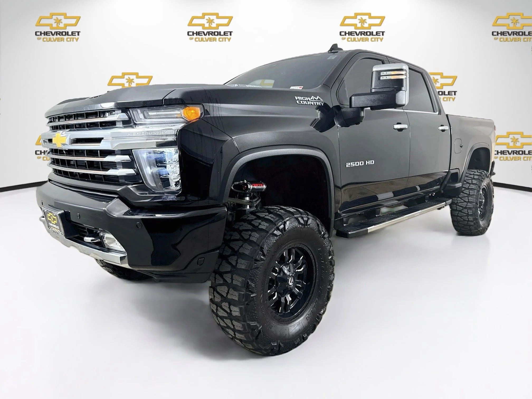 Used 2022 MOSAIC BLACK METALLIC Chevrolet High Country image 3