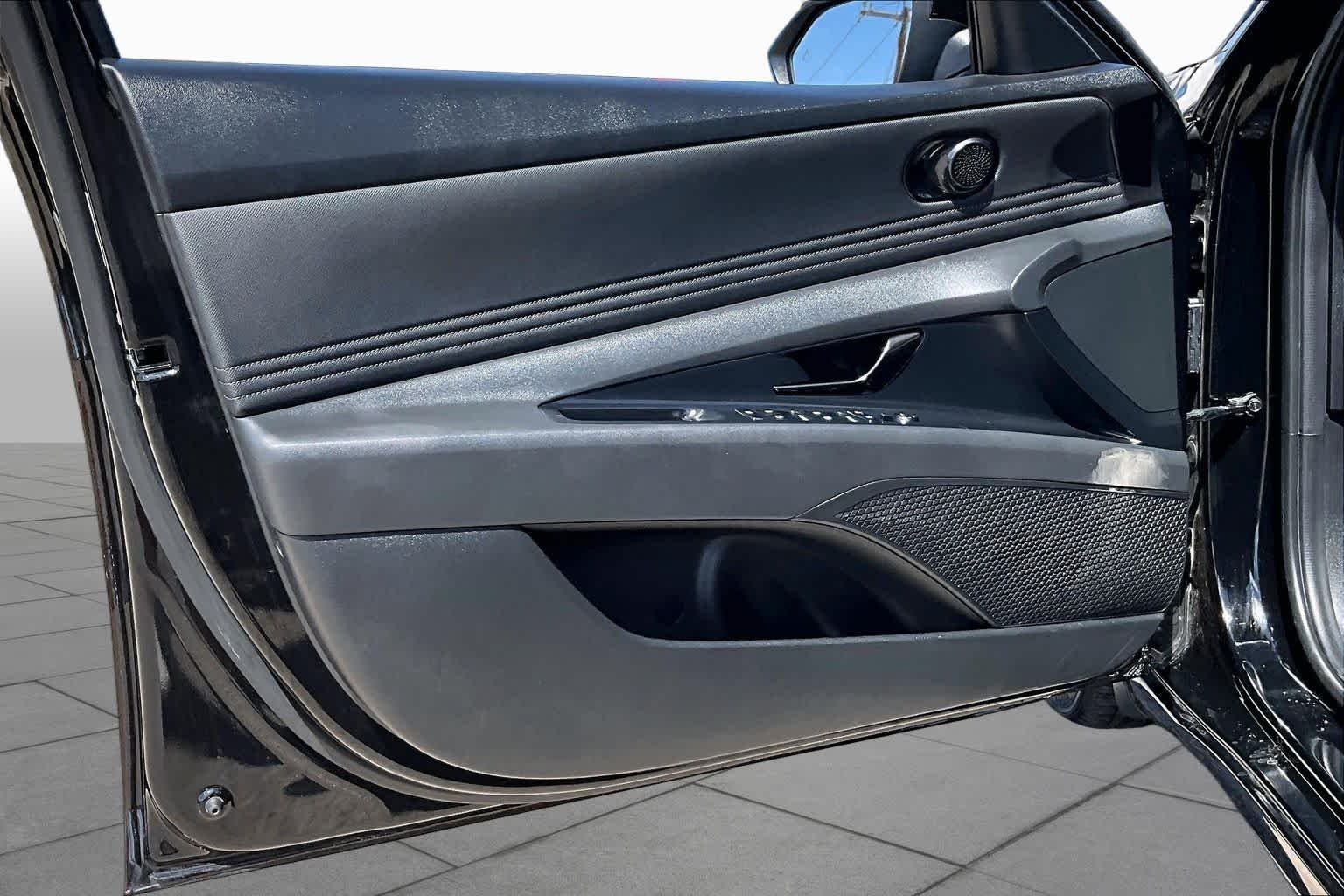 Used 2025 Abyss Black Hyundai SEL Sport image 20