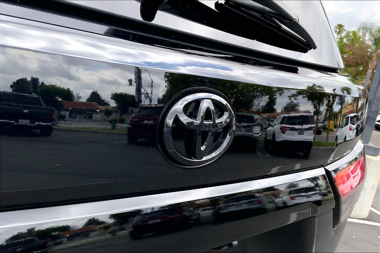 New 2026 Midnight Black Metallic Toyota Platinum image 15