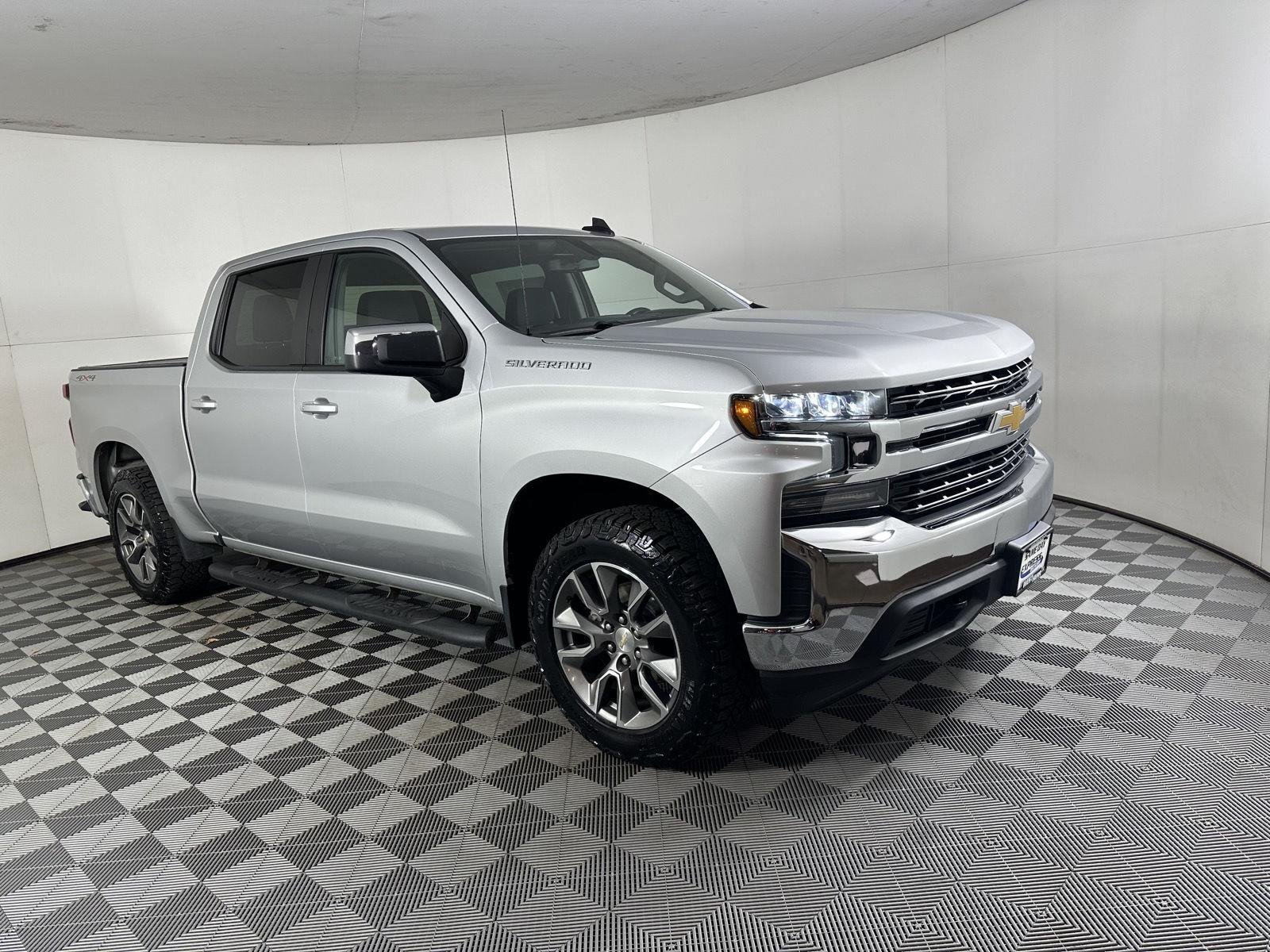 Used 2021 Silver Ice Metallic Chevrolet LT image 23