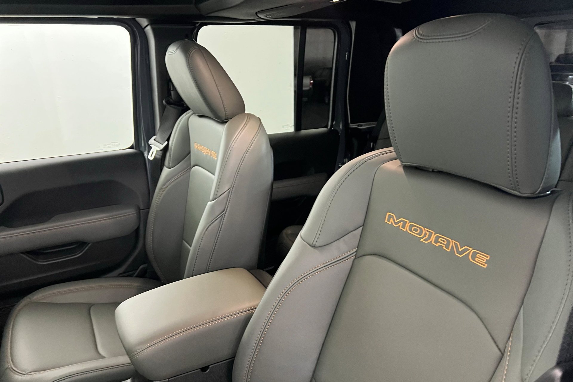 New 2025 Anvil Clearcoat Jeep Mojave X image 17