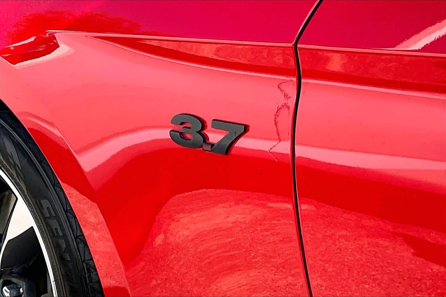 Used 2015 Race Red Ford V6 image 9