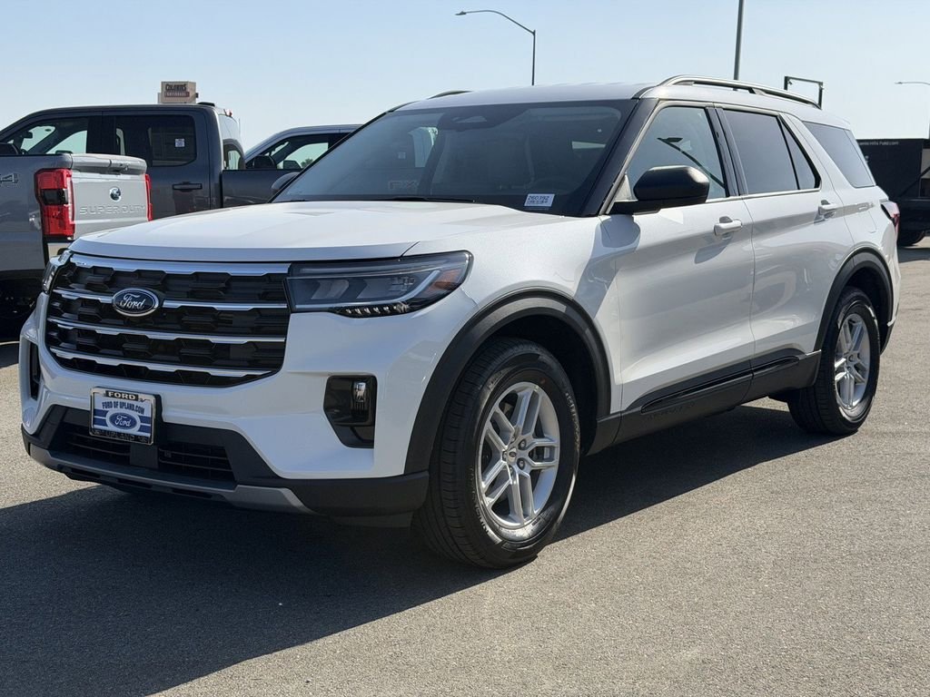 New 2026 Star White Metallic Tri-Coat Ford Active image 4
