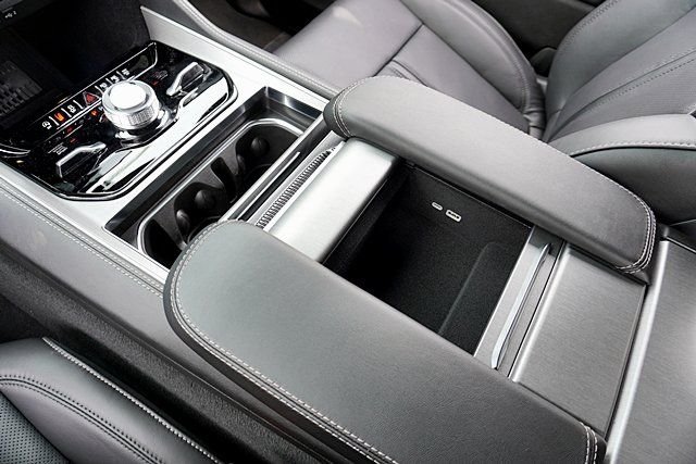 New 2026 Bright White Clear-Coat Exterior Paint Jeep Limited Reserve image 40