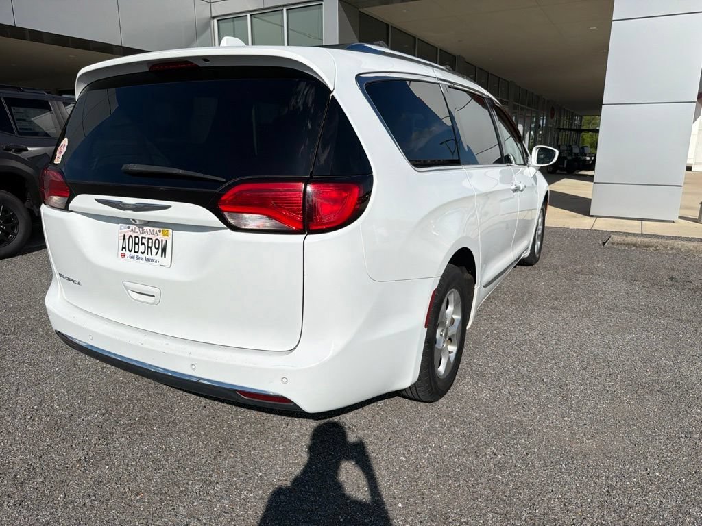 Used 2017 Bright White Clearcoat Chrysler Touring-L Plus image 6
