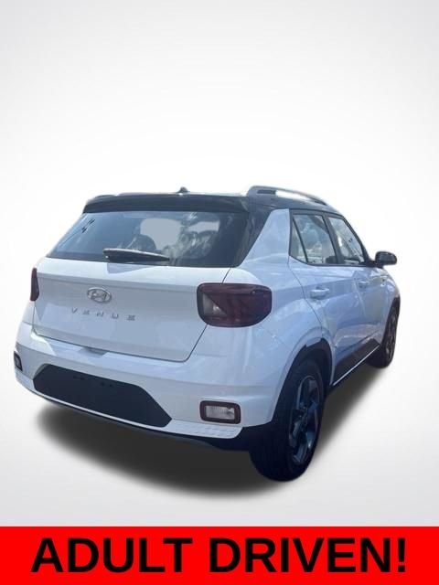 Used 2022 White Hyundai Limited image 2